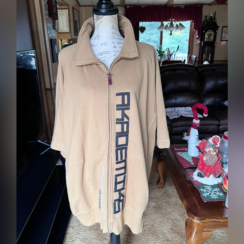 Men’s vintage Akademiks In Pursuit Of Truth short sleeve full zip up sleeveless.